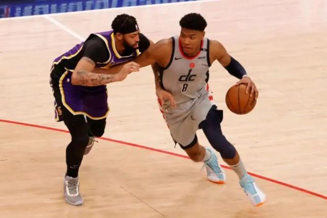 b体育直播-奇才主帅：八村垒有机会首发 他现在变得更强了