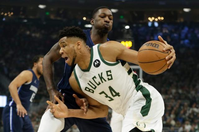 B体育-师徒相见不留情面 基德狠夹字母冰封雄鹿进攻