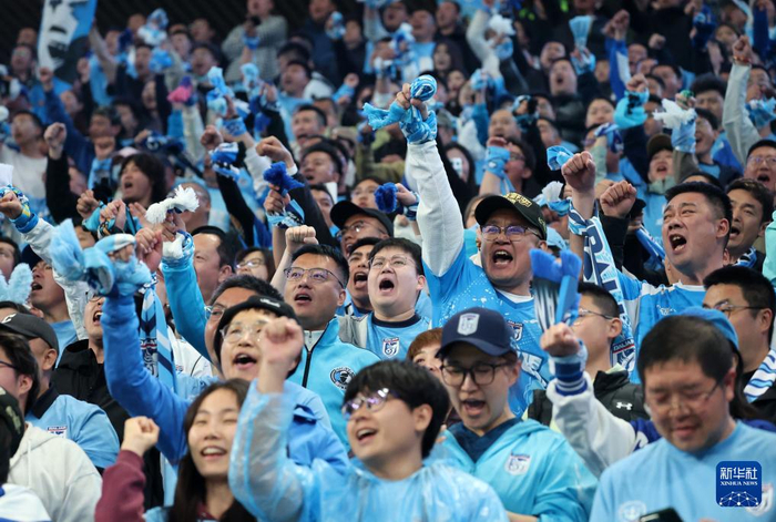 B体育-中超：大连英博不敌云南玉昆|大连英博队|2026赛季中国足球超级联|中国足球超级联赛|云南玉昆队|李钢_新浪体育_新浪新闻