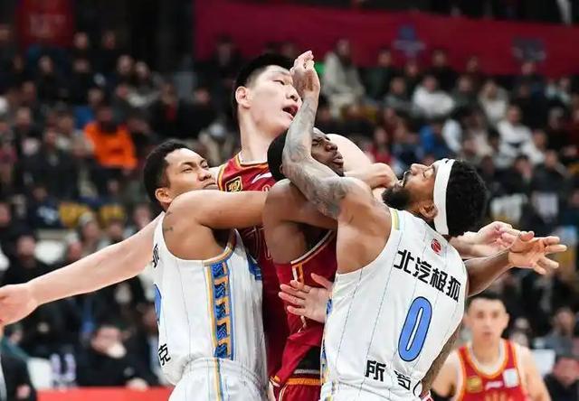 b体育-上海84-79险胜山东：强弱预判，季后赛里全是变数？
